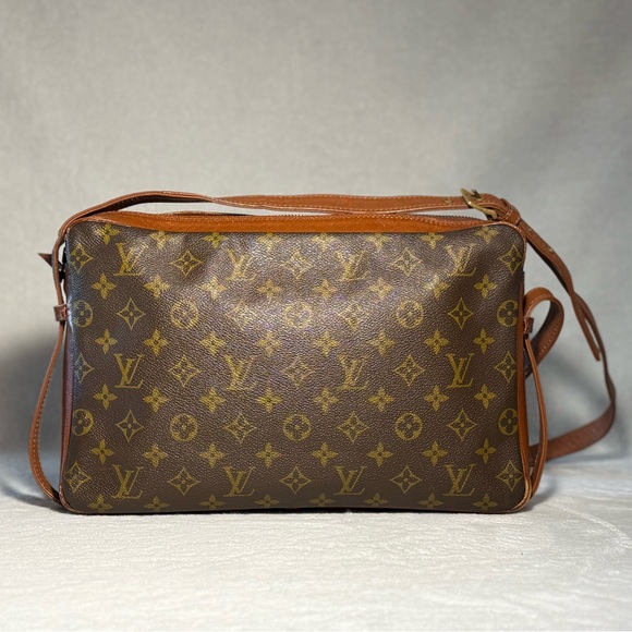 Authenticated Louis Vuitton Monogram Sac Bandouliere 35 - Picture 1 of 11